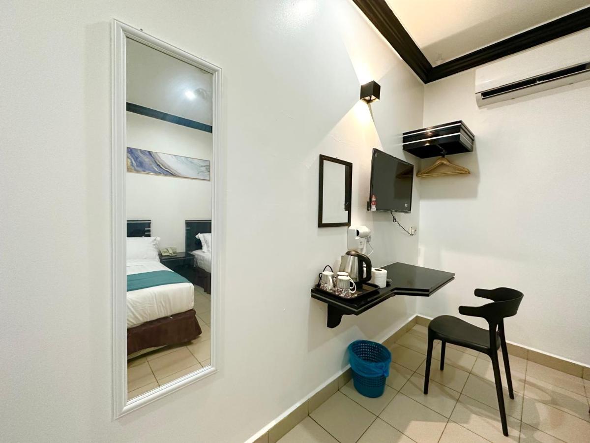 Hotel Tourist City Centre By Hotspot Essential Kota Kinabalu Bagian luar foto