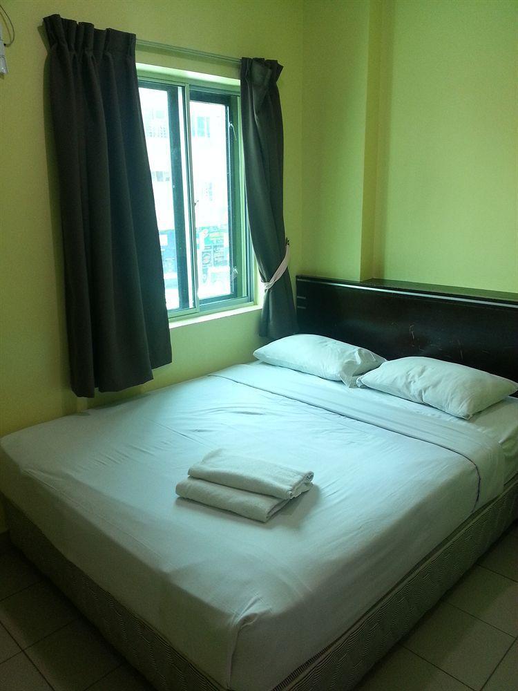 Hotel Tourist City Centre By Hotspot Essential Kota Kinabalu Bagian luar foto