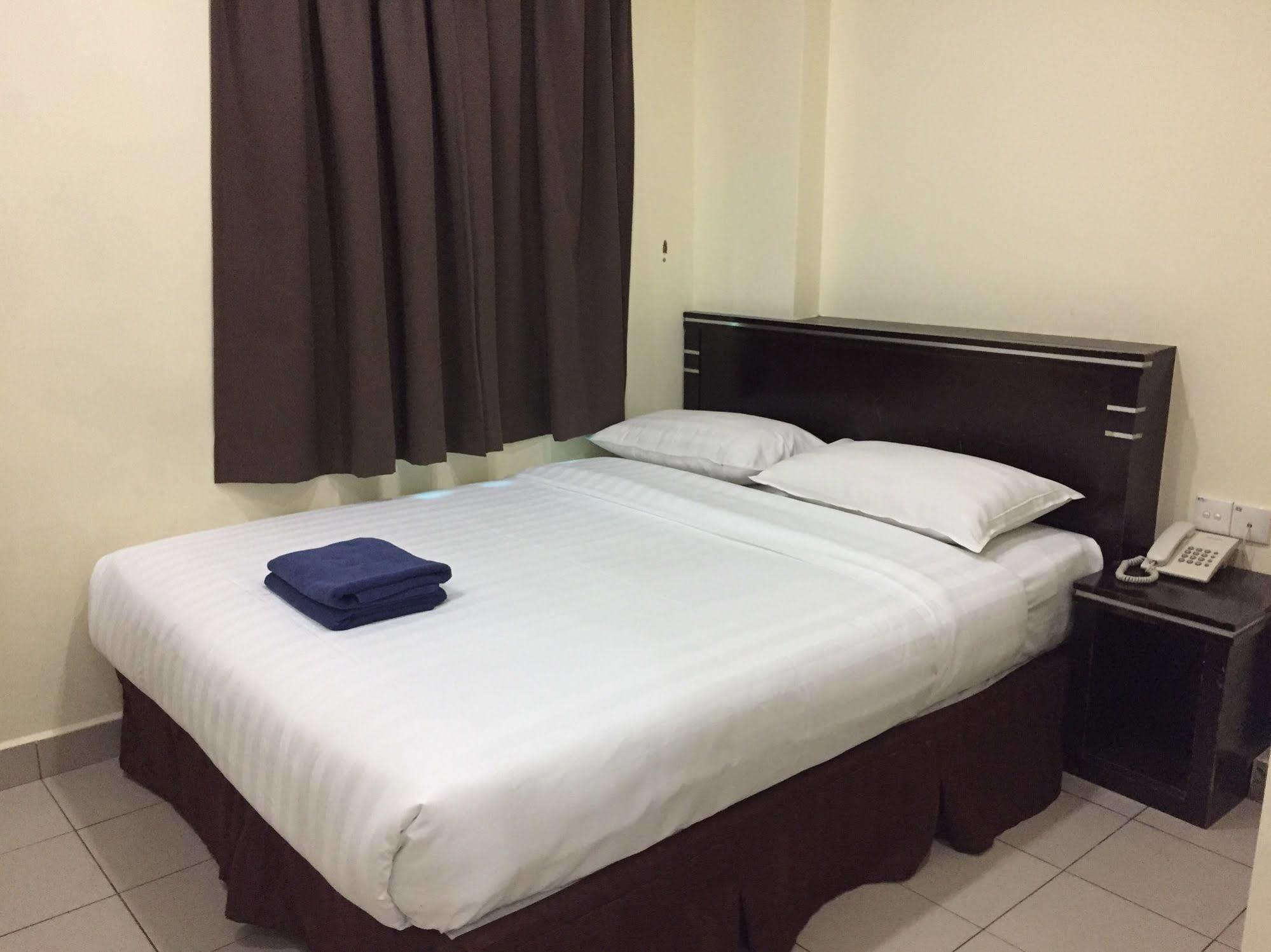 Hotel Tourist City Centre By Hotspot Essential Kota Kinabalu Bagian luar foto
