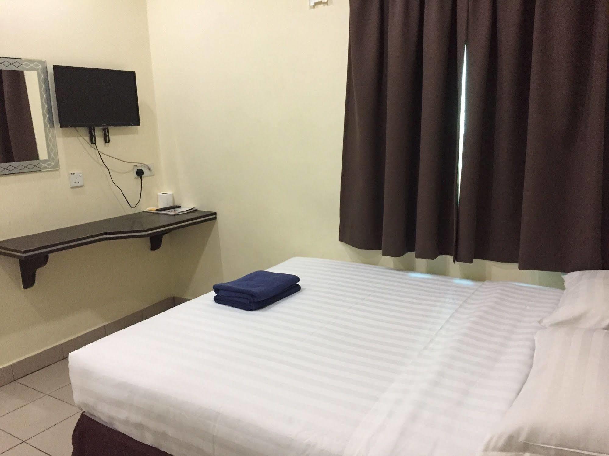 Hotel Tourist City Centre By Hotspot Essential Kota Kinabalu Bagian luar foto